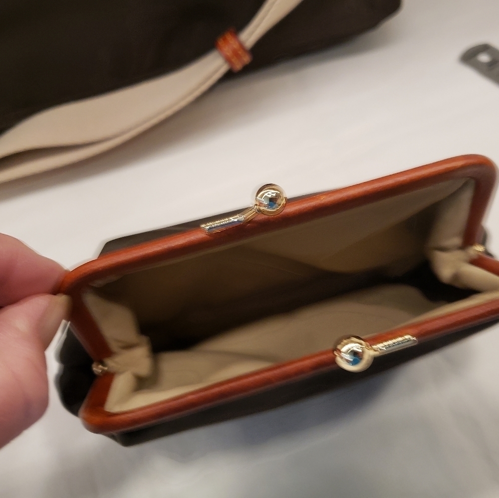 Dooney & Bourke  Brown Toronto Messenger bag. NWT - Picture 14 of 16